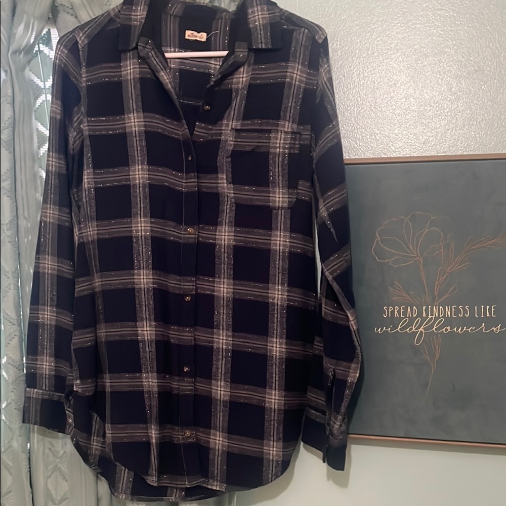 Hollister women’s m Plaid Button-Up Shirt